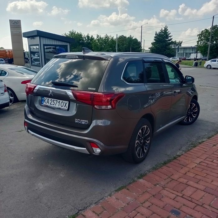 Оренда Прокат авто Mitsubishi Outlander Гібрид Кросовер Подобово м. Хмельницький