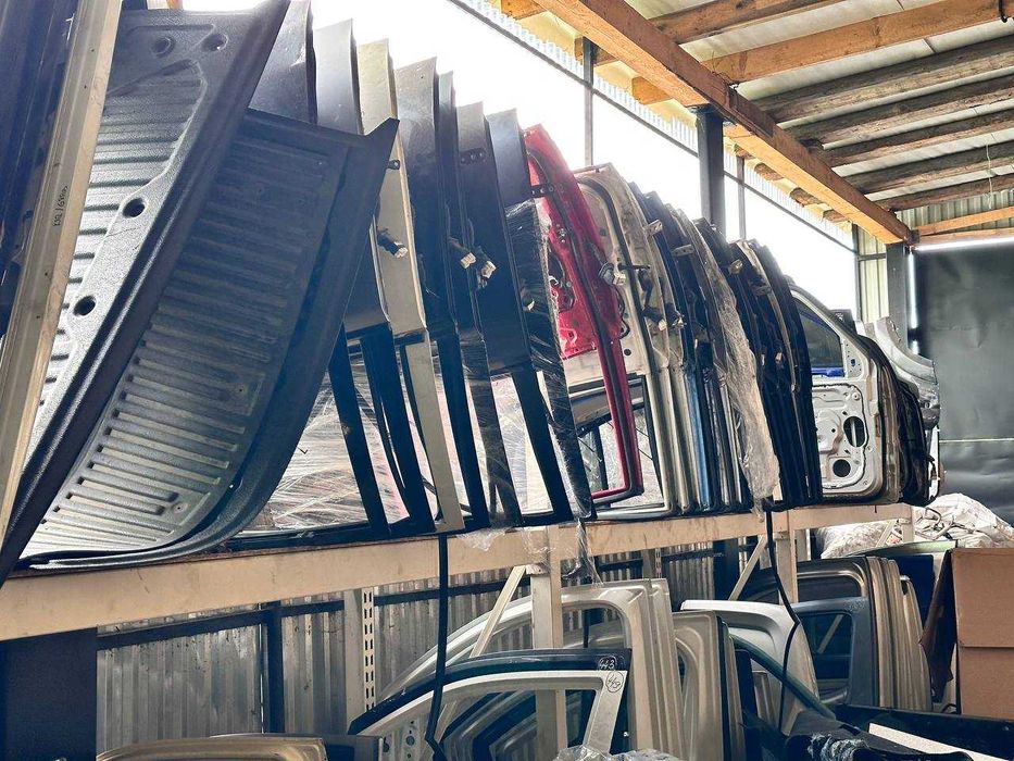 Задняя дверь автомобільна до різних марок Mitsubishi Merc Opel Nissan