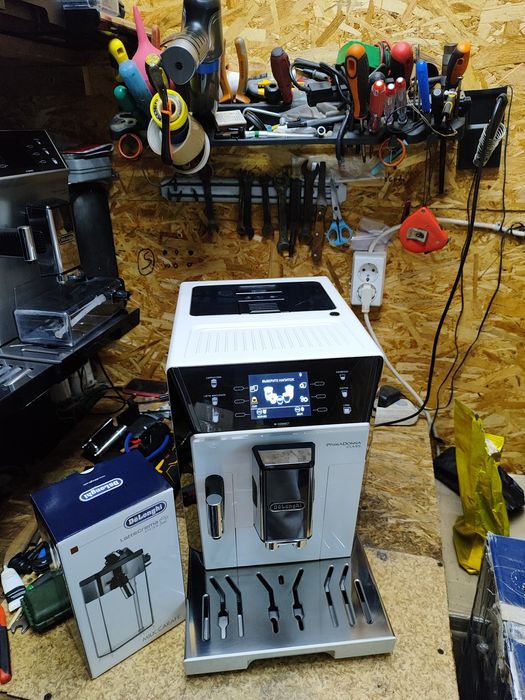 Кофемашина, кавомашина DeLonghi ECAM 556.55 SB PrimaDonna Class