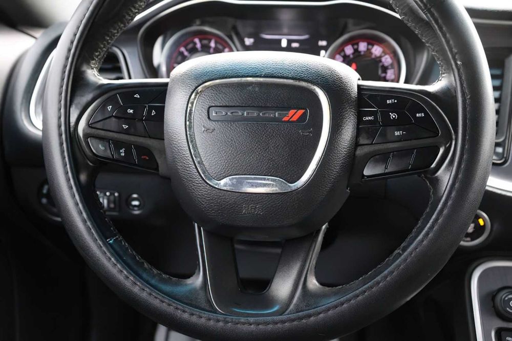 Dodge Challenger      2017