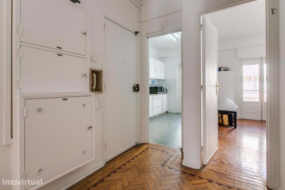 Quarto - localizado em Benfica Lisbon