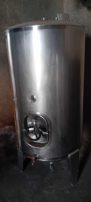 Cuba inoxe para vinho com capacidade para 750l