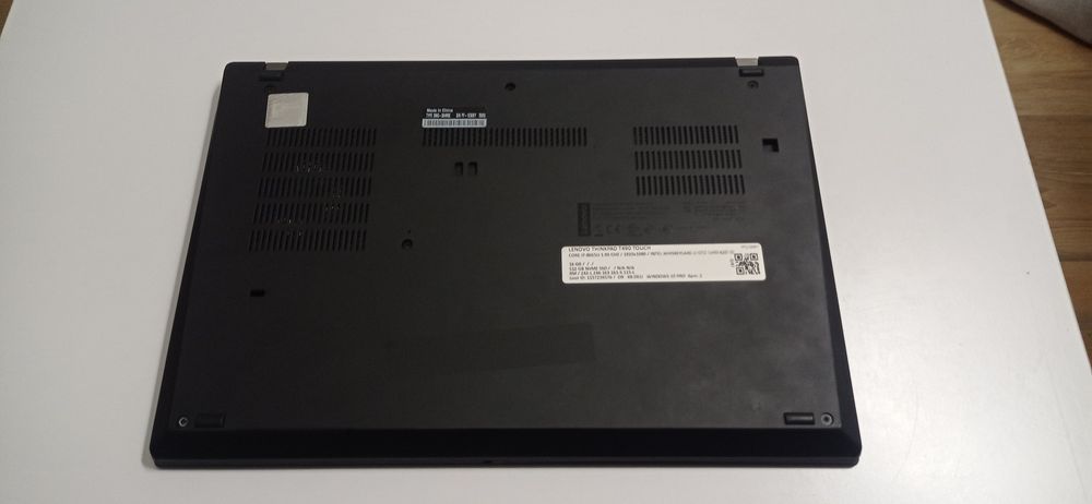 Lenovo ThinkPad T490 z ładowarką