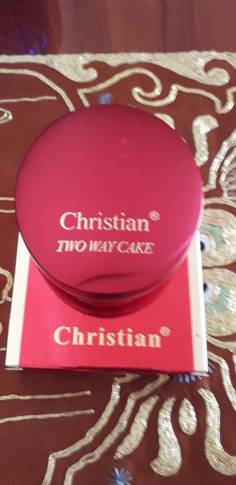 Пудра компактная Christian