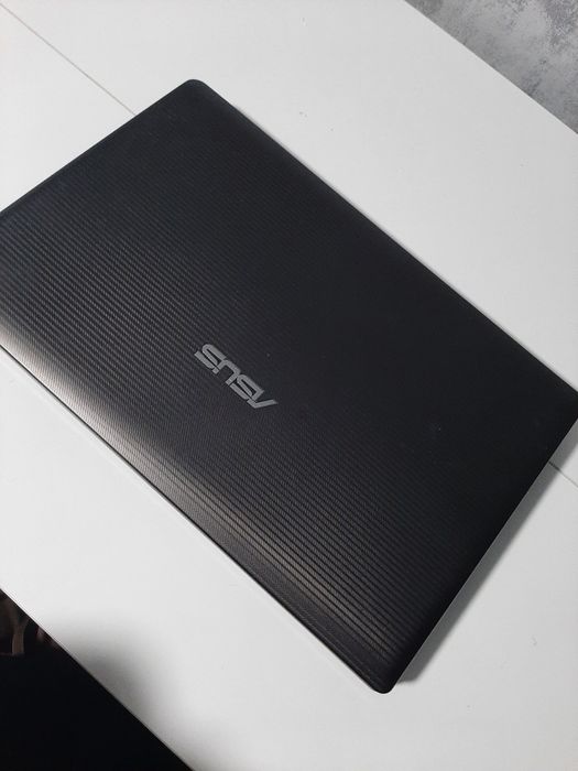 Laptop Asus czarny