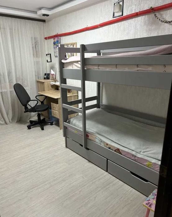 Ліжко двоярусне дерев'яне букове з ламелями двоповерхове горіх, сірий.