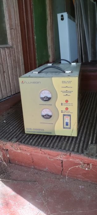 Стабілізатор напруги Luxeon SVR-10000VA 10 кВА (140–250 В)