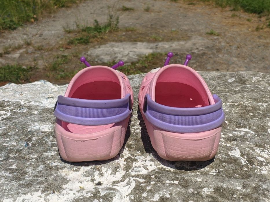 Стильні дитячі шльопки жучки