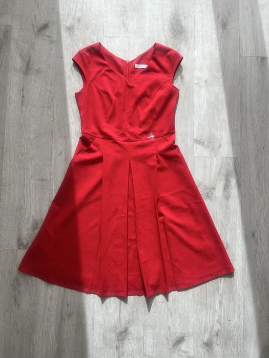 Damska czerwona sukienka midi elegancka M