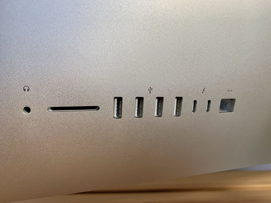 iMac 27”5K 2019 6-core/24Gbram (Radeon pro 580x 8gb).