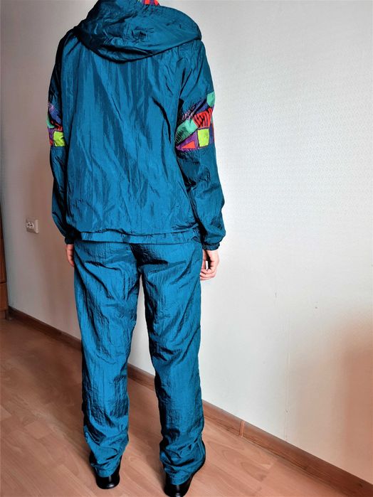 Женский спортивный костюм