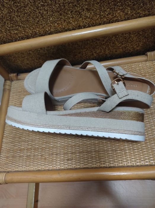Buty na koturnie