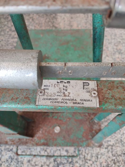 Balança Antiga em Ferro Fundido 100kg (Vintage / Industrial)