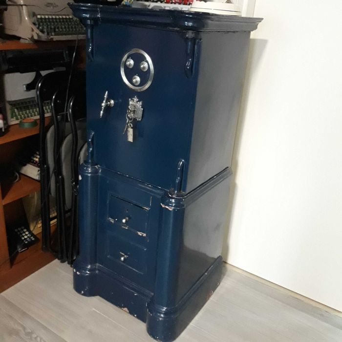 Cofre antico em muito bom estado e a funcionar