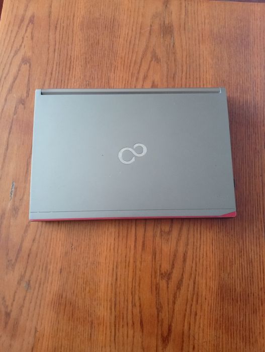Ноутбук Fujitsu E746