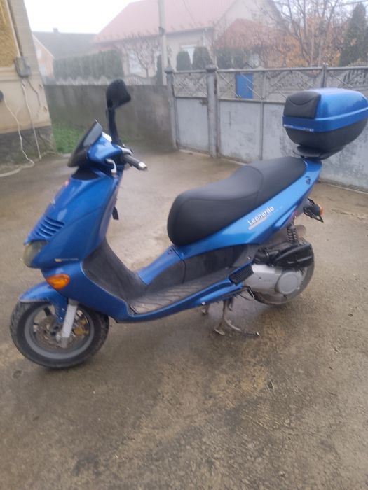 Скутер aprilia leonardo
