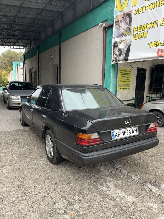 Mercedes-Benz W124 E230