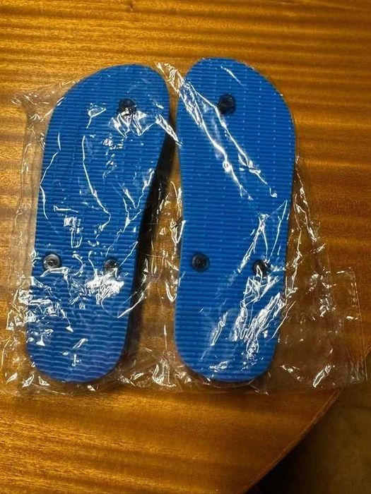 Chinelos de enfiar no dedo, azuis, novos, tamanho 36/38