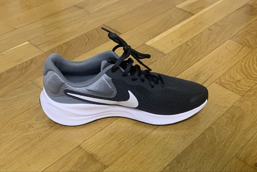 кросівки Nike Revolution 7 оригінал (EUR 44)