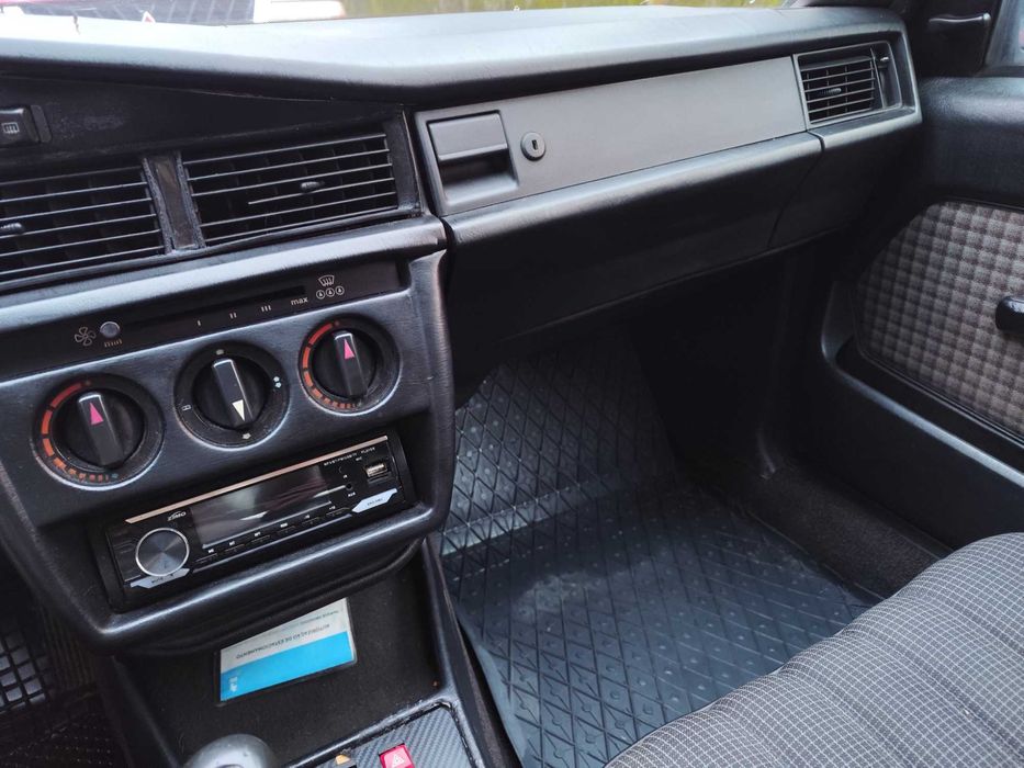 MERCEDES 190 D - 1986