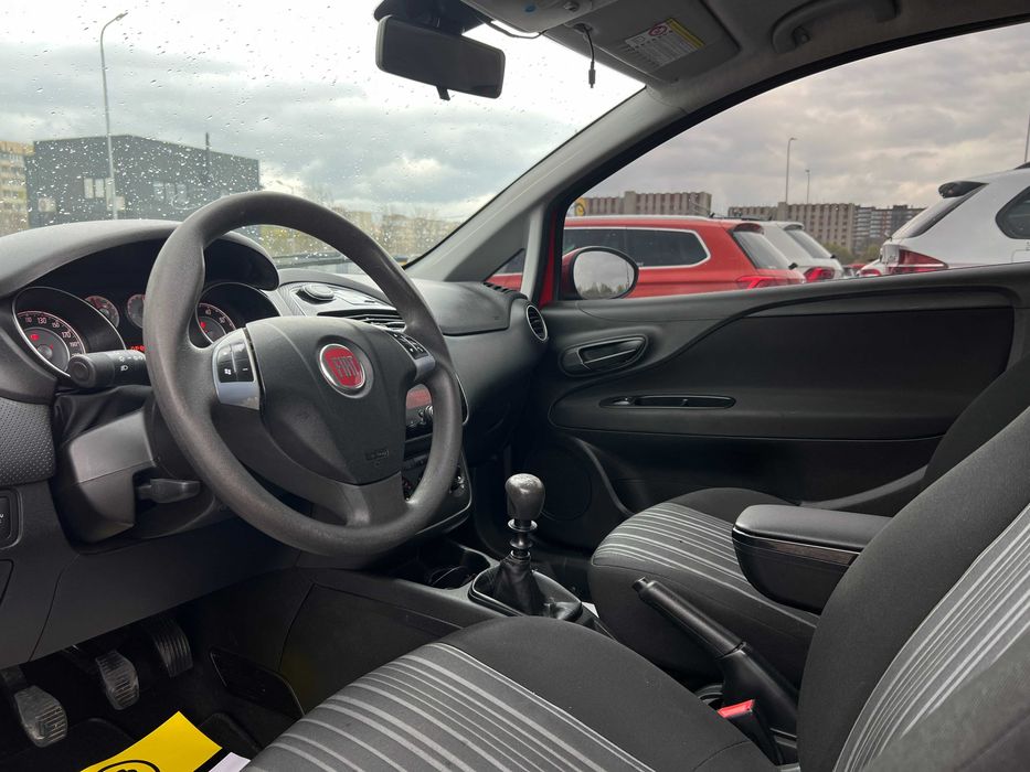 Fiat Punto 2011 року
