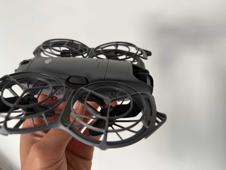 Drone DJI Neo 2 com baterias e hub