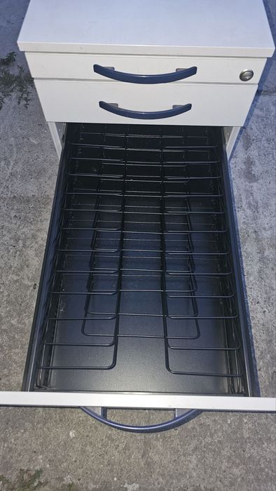 Тумба для інструментів