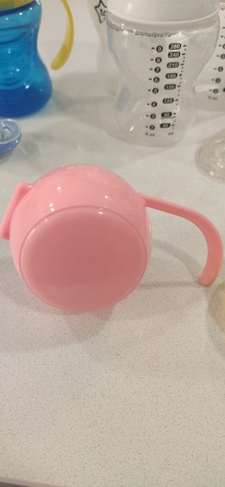 Dou a quem precise biberões, tetinas, porta chuchas