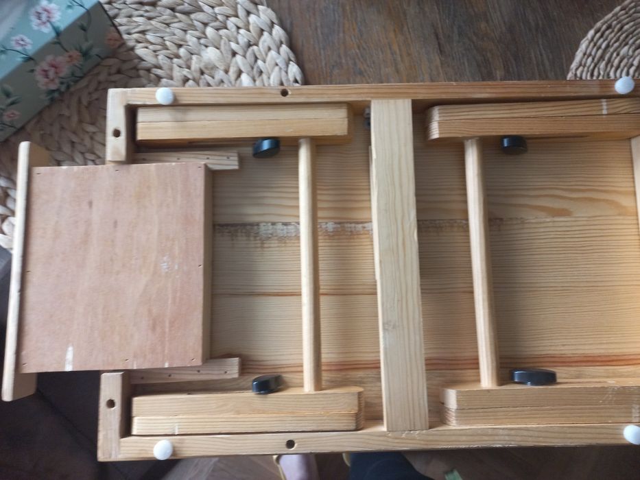Stolik pod laptopa