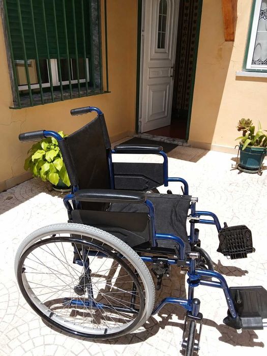 Vendo cadeira de rodas