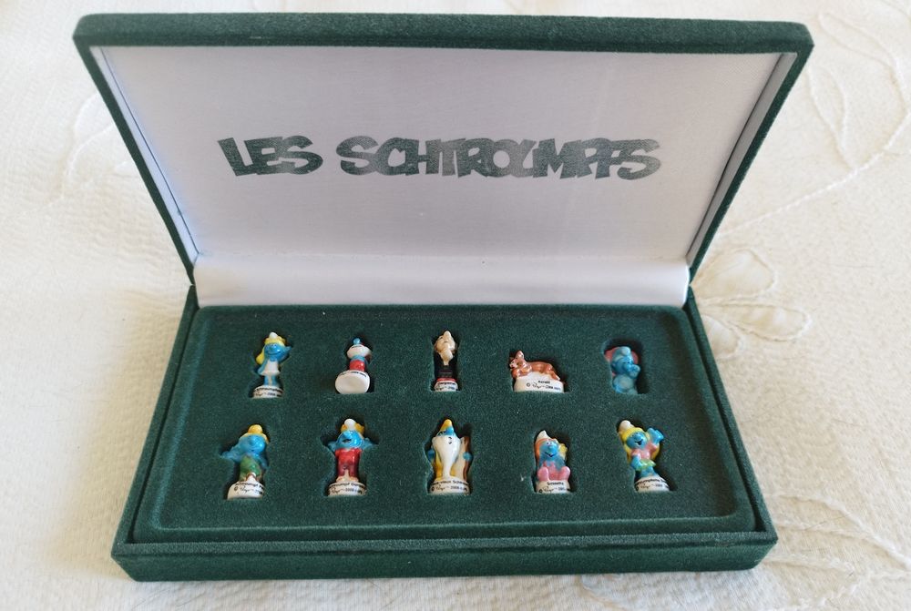 rara caixa de colecionador com figuras de cerâmica de Smurf. Estrumpfe