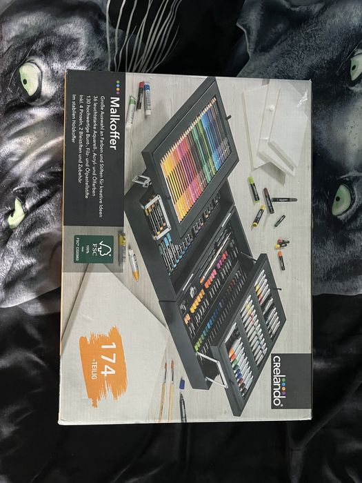 Paleta zestaw markerów farb i pisaków