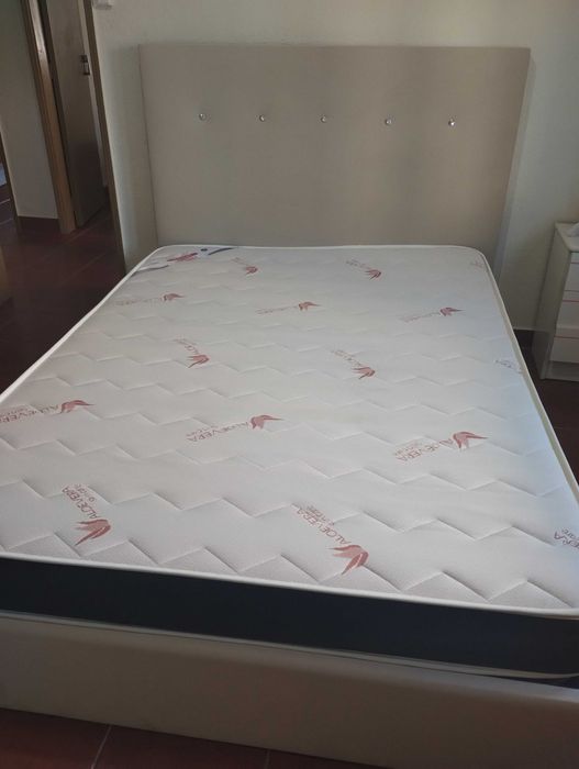 Cama Casal, com cabeceira, estrado e colchão