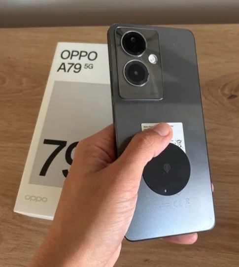 OPPO A79 5G (Como novo)