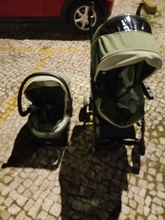 Vendo carrinho de bebe Chicco com o ovo