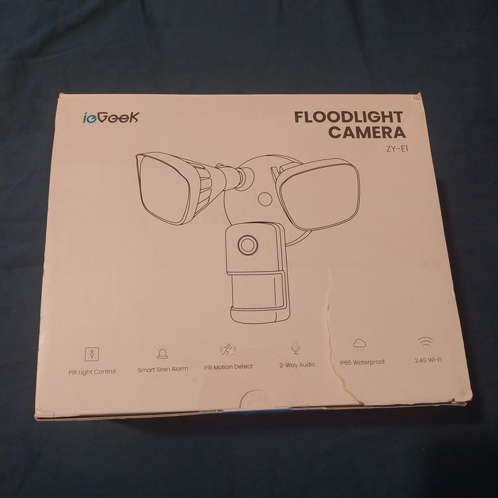 Kamera zewnętrzna WiFi z naświetlaczem IEGEEK