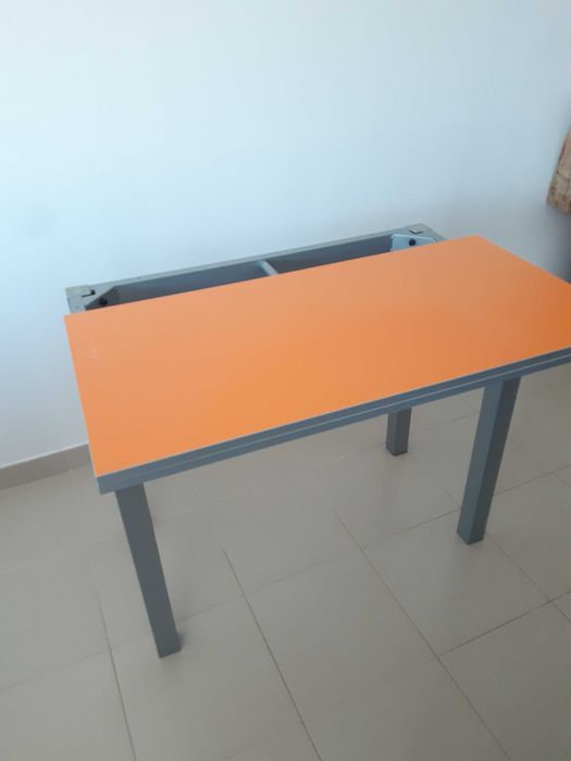 Mesa de cozinha em bom estado dobravel