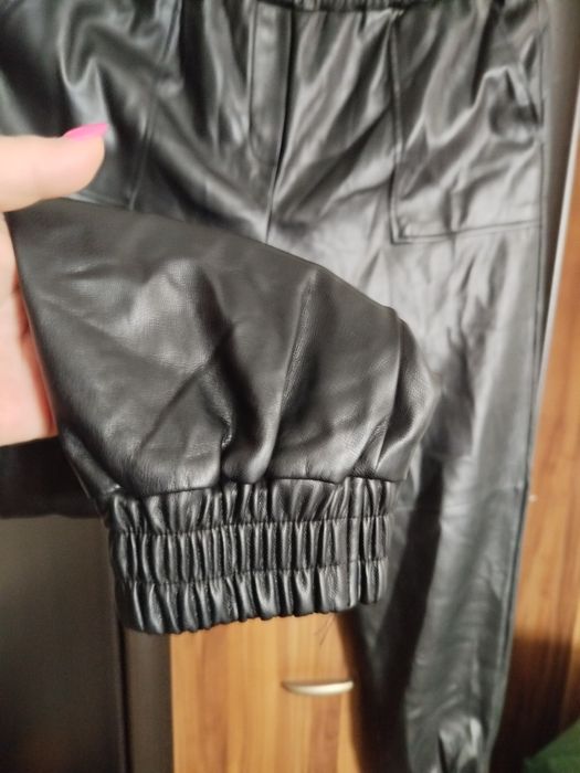Spodnie damskie Reserved Eco skóra rozmiar L stan idealny