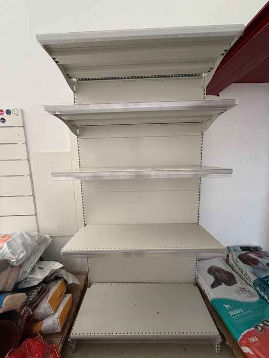 Estante comercial