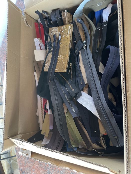 Zamki  pasmanteria  - cale pudło