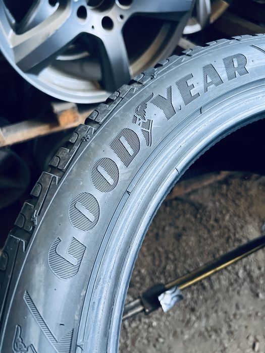 Шини Резина Зимові 235 45 18 Goodyear UltraGrip Performance 4шт