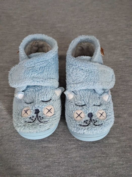 Kapcie  w rozmiarze 23.