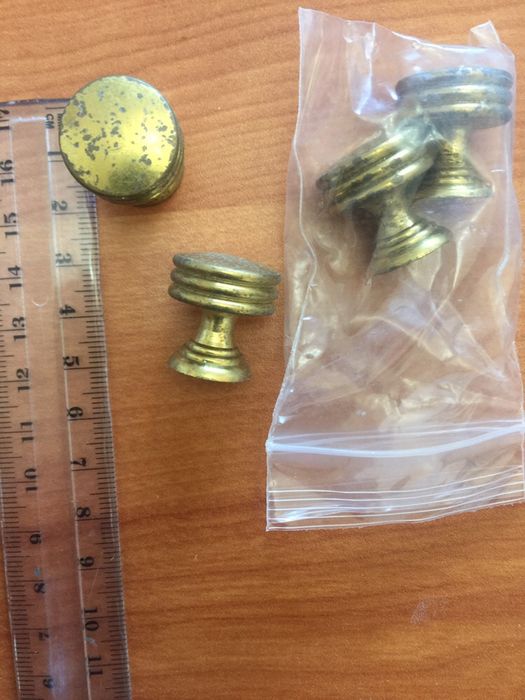 Lote de 58 puxadores em metal