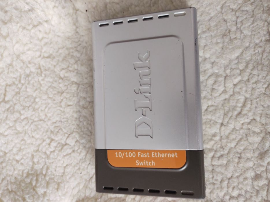 Продам комутатор (свіч) D-link