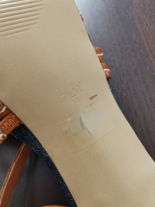 Sandalias camel Guess