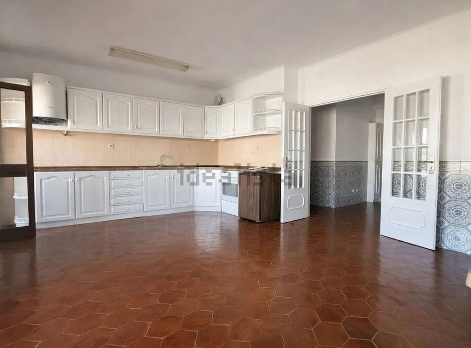 Vendo T1 em Chafé com vista mar e elevador