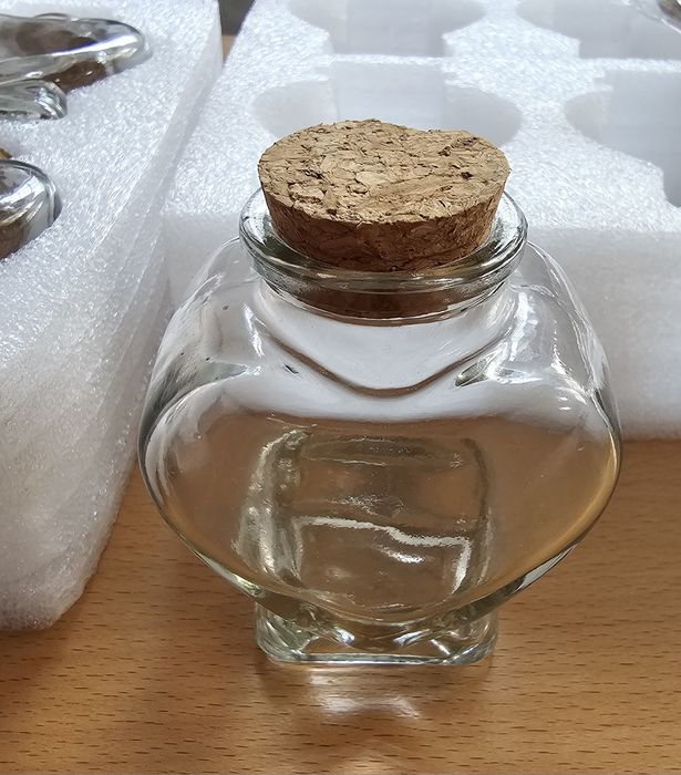 Frascos de vidro em formato coração