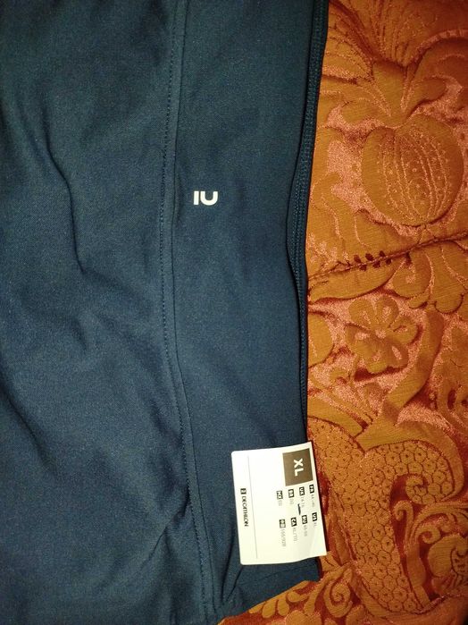 T-shirt e saia calção de senhora para jogar tênis da Decathlon