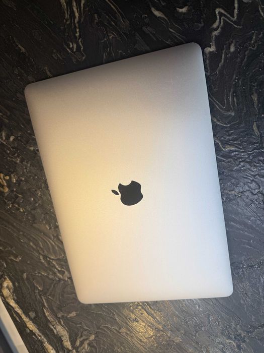 MacBook Pro 13″ 2020 | i5 Quad-Core 2,0 GHz | 32 GB RAM | SSD 1 TB