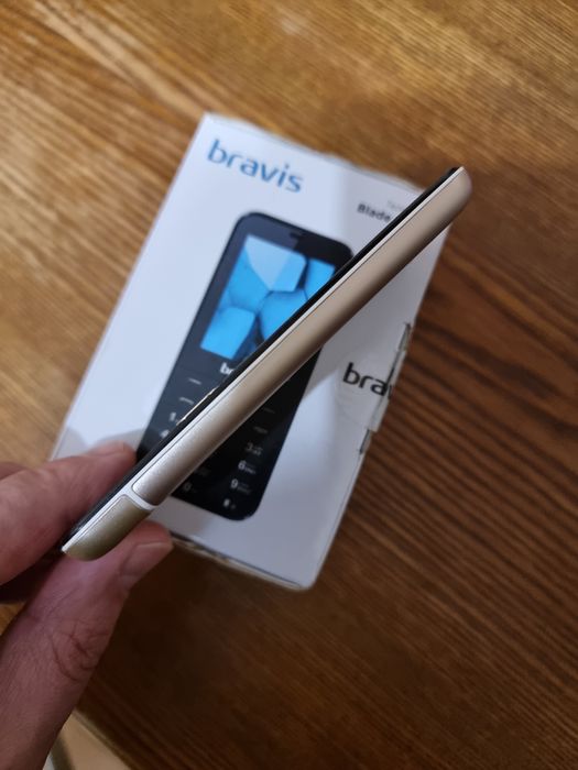 Продам Bravis F241 2sim